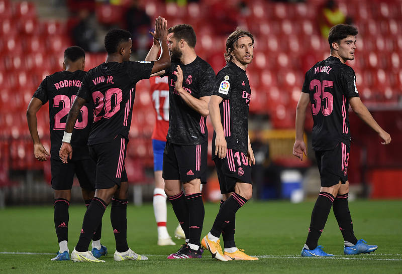 LOL联盟竞猜 -关于转折点！新奥尔良鹈鹕战术微调，西甲关键时刻攻防权衡，压力陡增，更衣室氛围转暖的信息